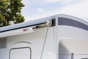 Wandmarkisenset Fiamma F45S mit PSA Adapter