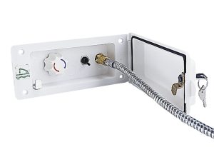 Prise d'approvisionnement en eau chaude