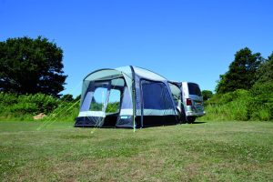 Bus-Vorzelte - Cross AIR Drive-Away L 205 - 235 cm 300 x 300 cm 65 x 32 cm 13,50 kg