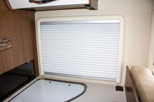 Double store à cassette REMIS REMIflair-4 RAL9001 RA 1342 x 564/FA 1300x500 + adaptateur Châssis inférieur